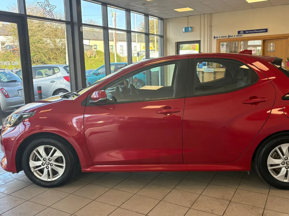 Toyota Yaris 2022 Luna Automatic Hybrid - Image 3