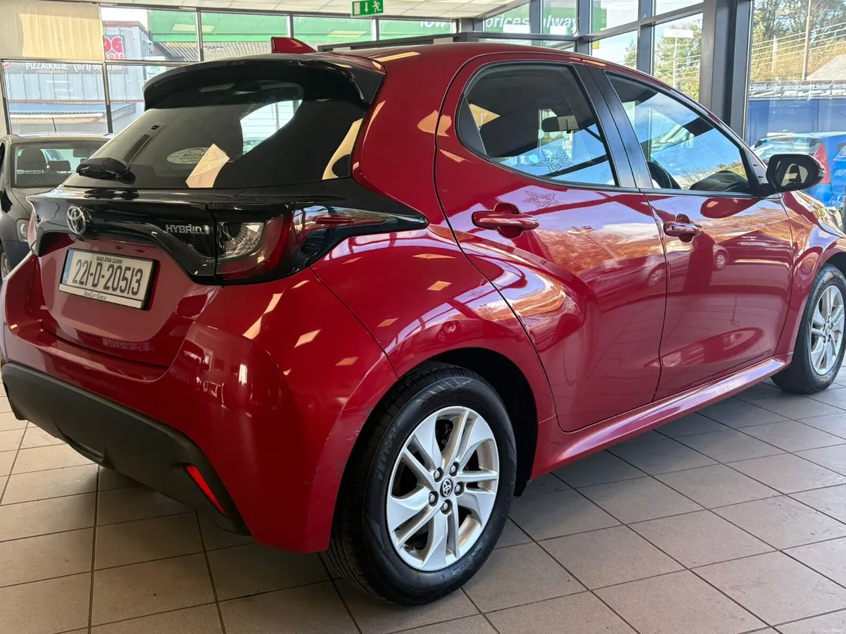 Toyota Yaris 2022 Luna Automatic Hybrid - Image 5