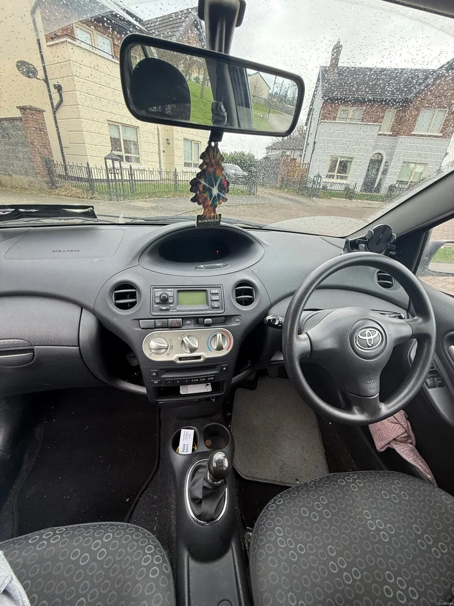 Toyota Yaris 2005 - Image 2
