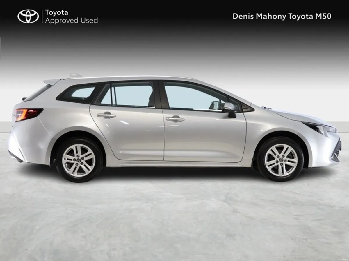 Toyota Corolla Touring Sports Luna Hybrid - Image 3