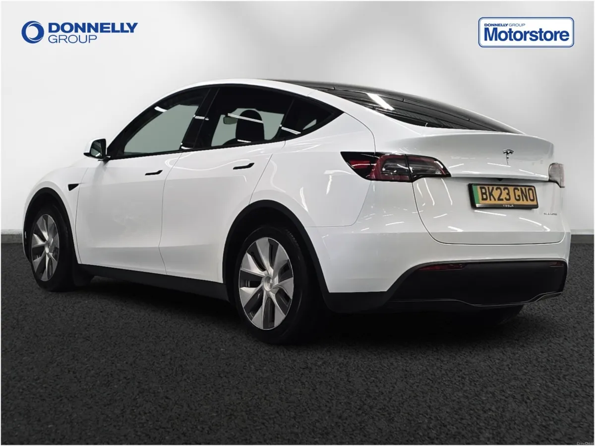 Tesla Model Y Hatchback Long Range - Image 2