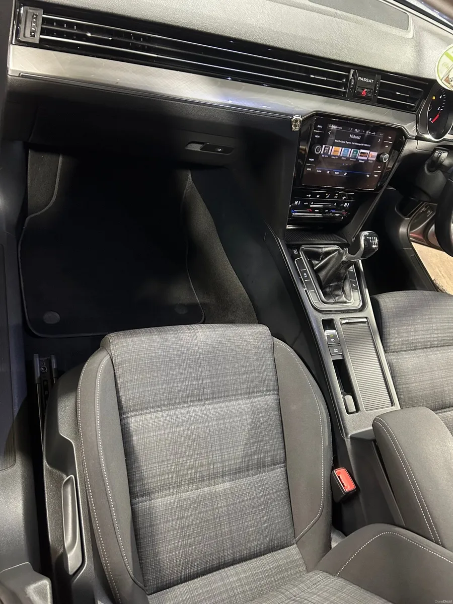 Volkswagen Passat 2021 - Image 4