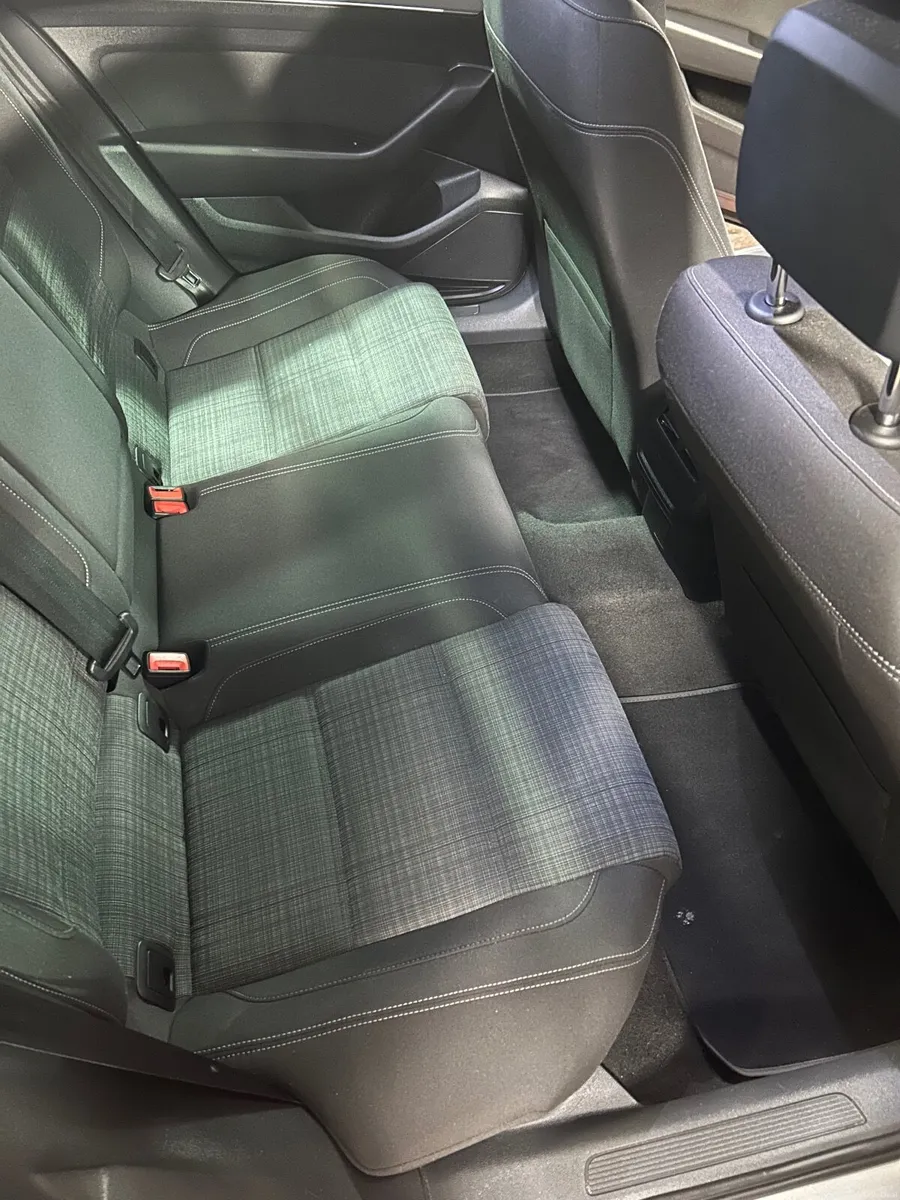 Volkswagen Passat 2021 - Image 2