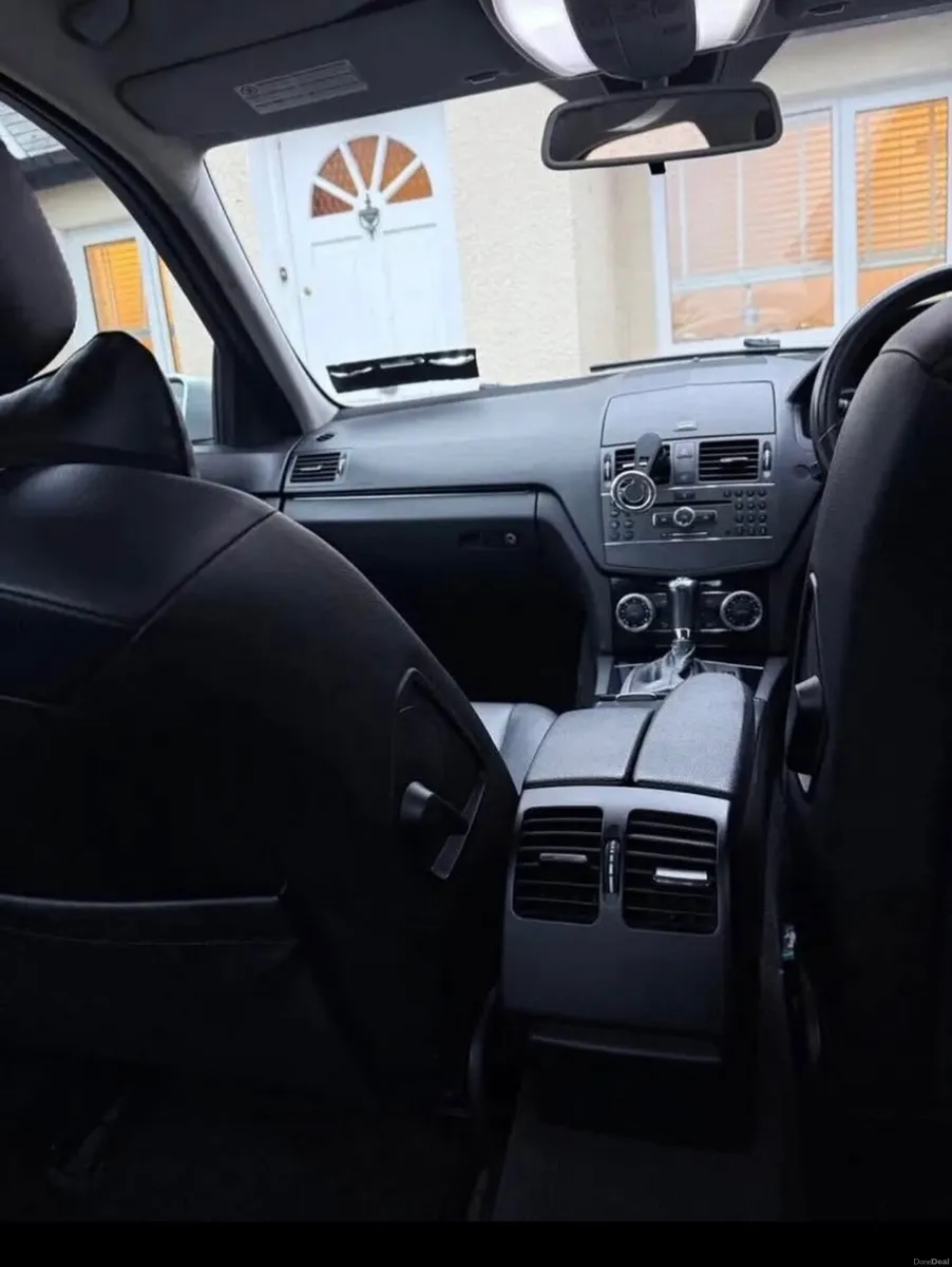 Mercedes-Benz C-Class 2010 - Image 4