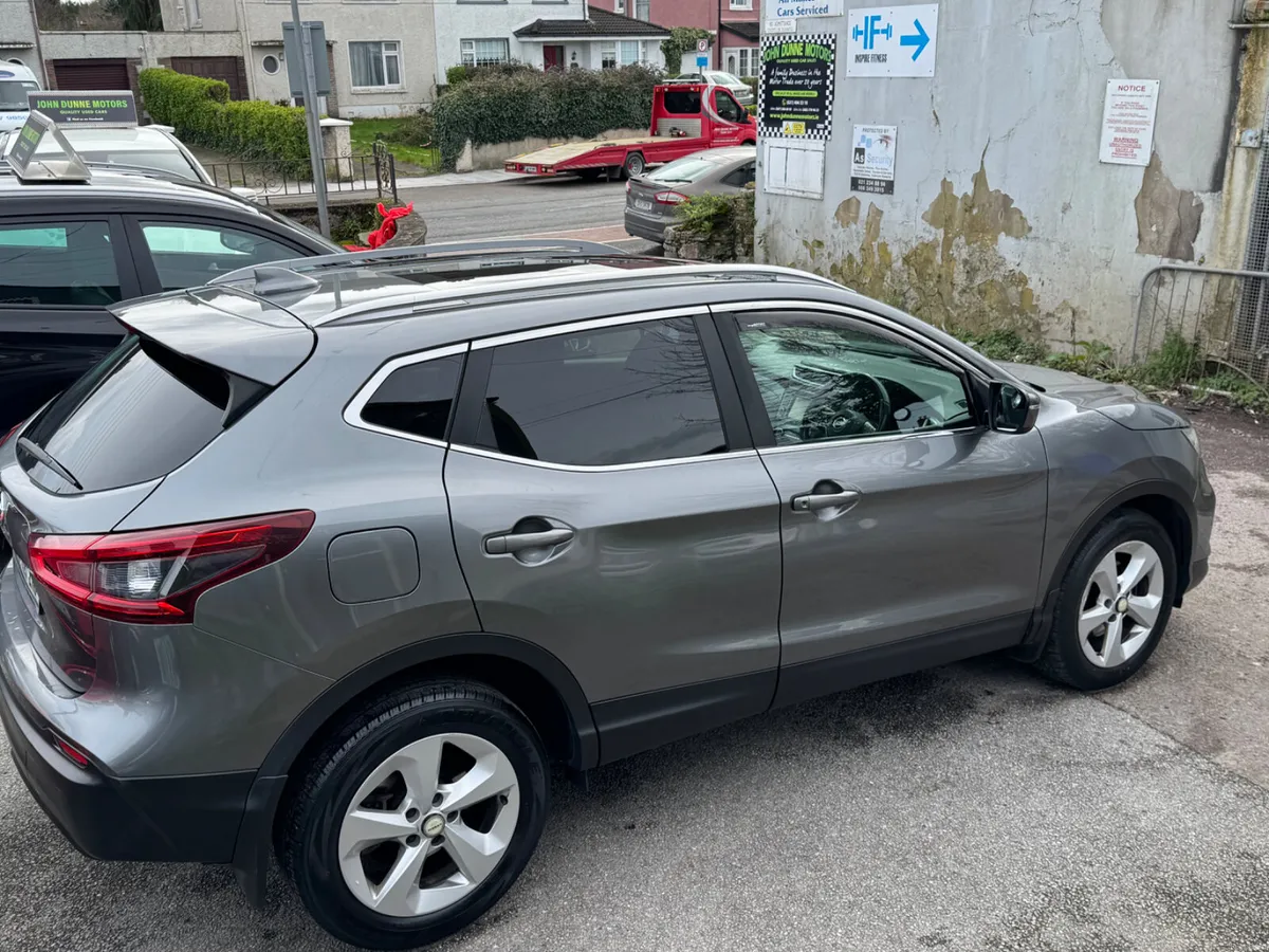 Nissan Qashqai High Spec inc Pan Roof - Image 4