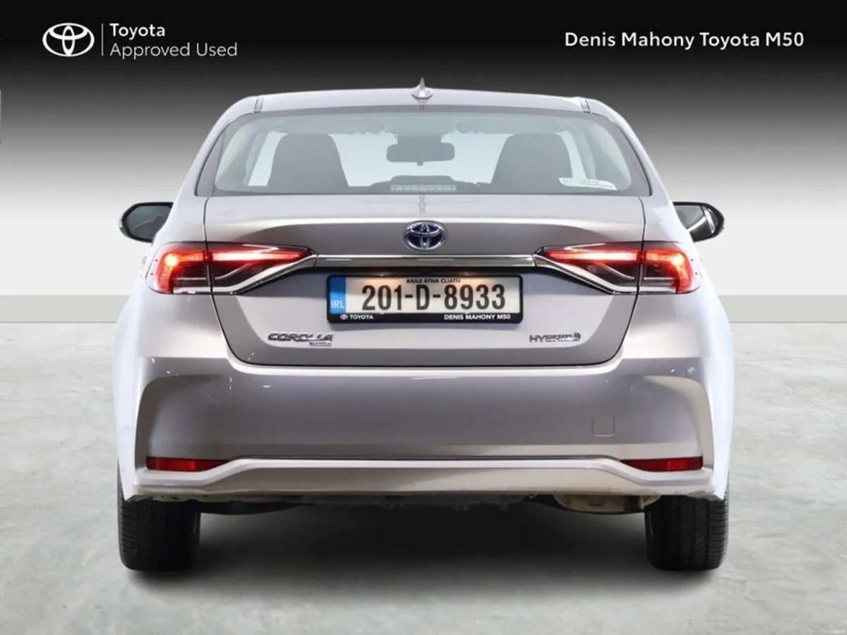 Toyota Corolla Luna Hybrid Saloon - Image 4