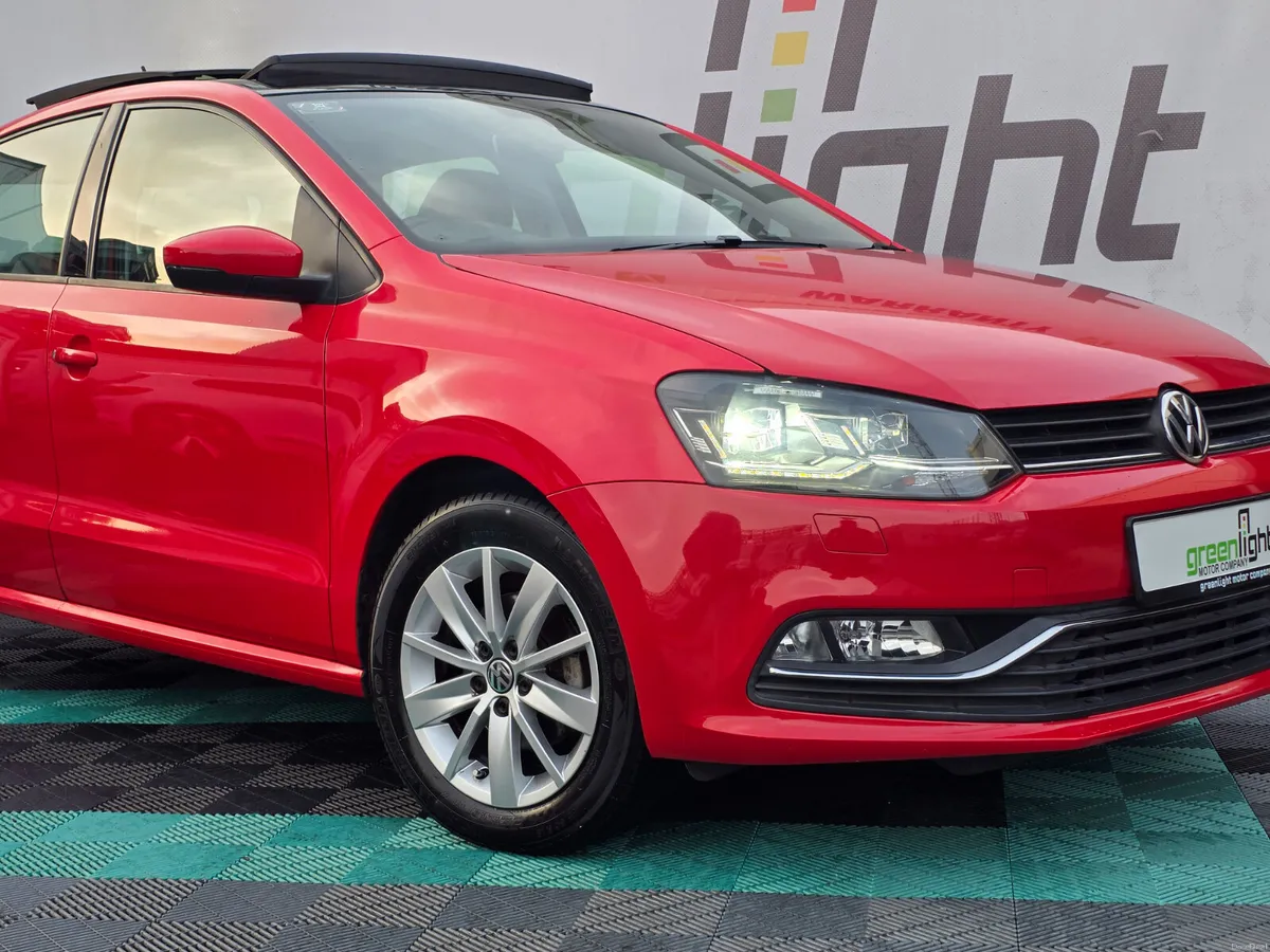 VW 2015 Polo Automatic Highline Pan Roof Leather - Image 4