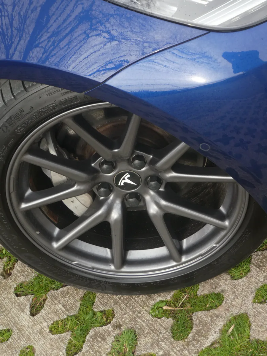 Tesla Model 3 2020 - Image 2