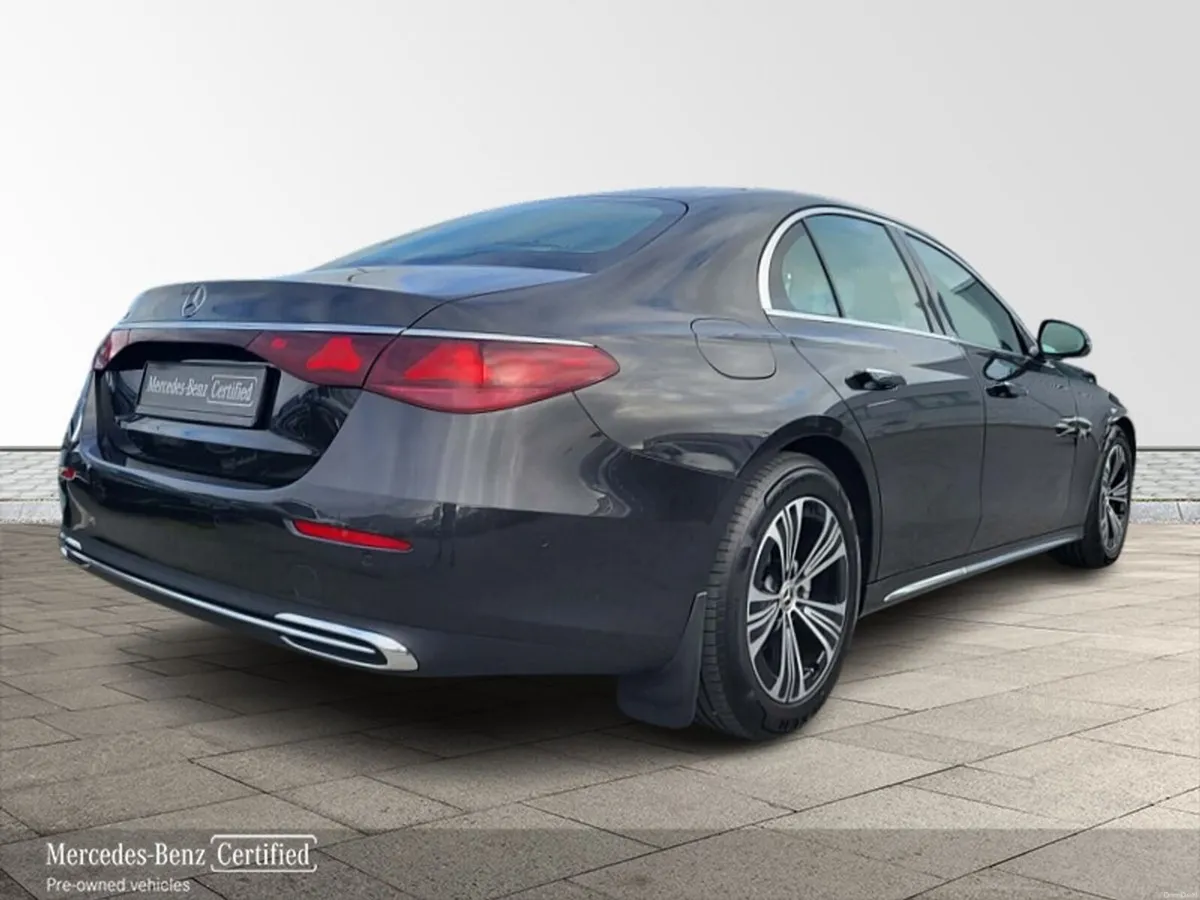 Mercedes-Benz E-Class E220d Exclusive Plus AUTO - Image 4