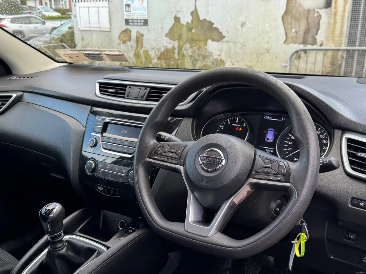 Nissan Qashqai Petrol High driving position - Image 4