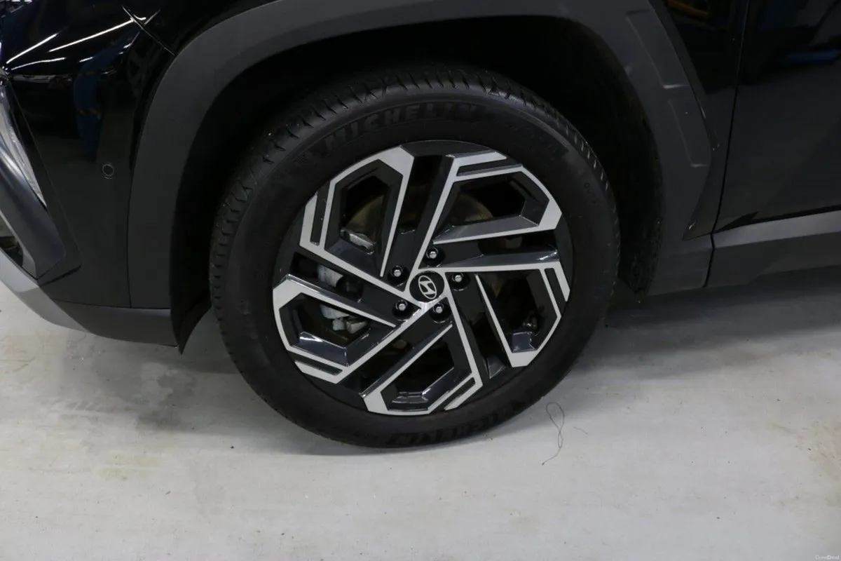 Hyundai Tucson PHEV PLATINUM 1.6L PETROL AUTOMATIC - Image 4