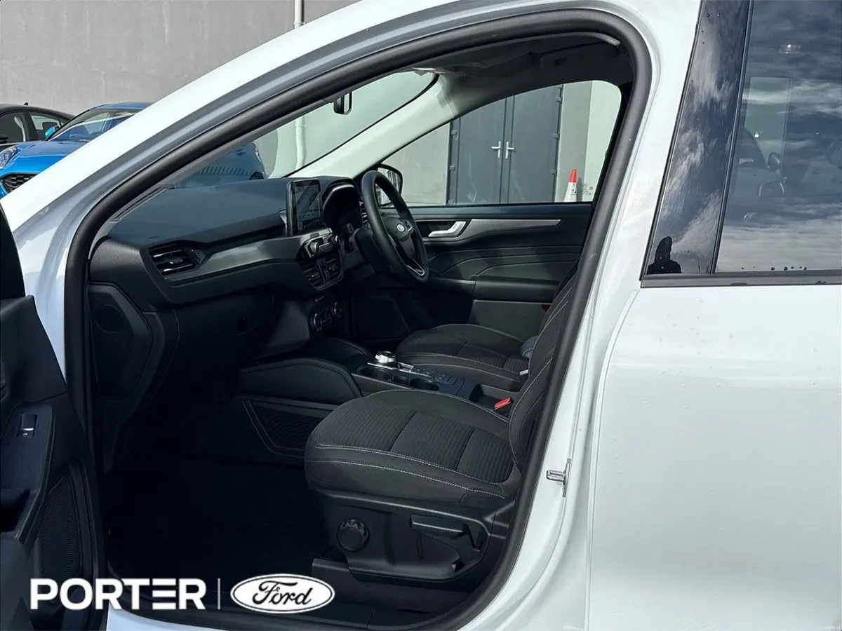 Ford Kuga *HYBRID* 2.5 190PS FHEV Titanium Auto - Image 4