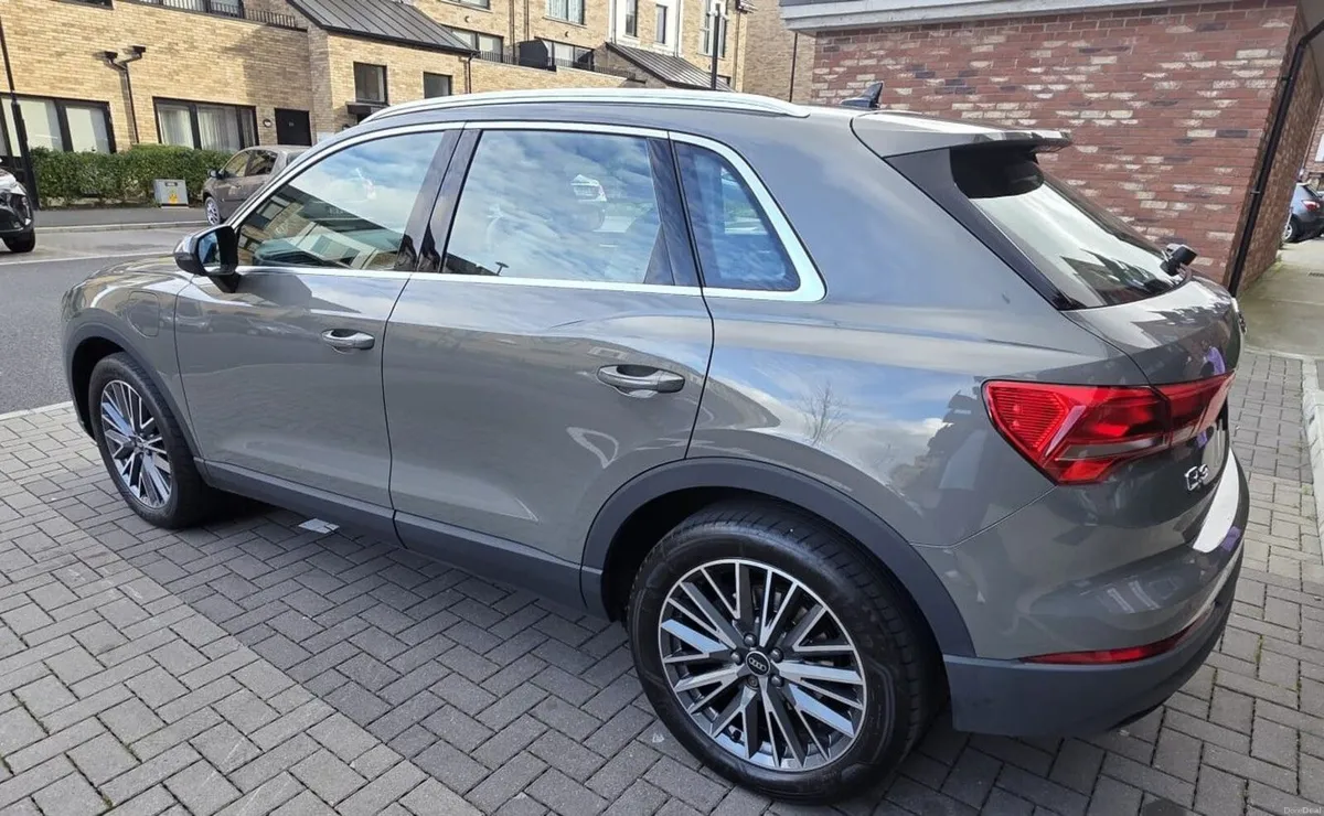 Audi Q3 2023 - Image 2