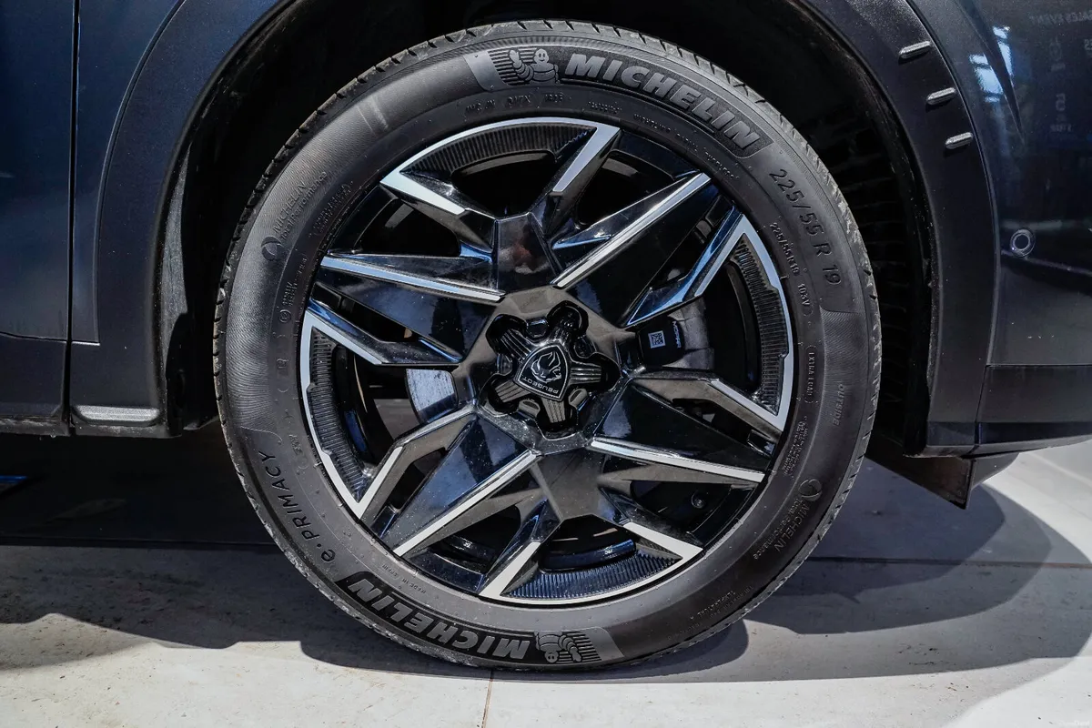 2025 Peugeot 5008 Allure 1.2 MHEV 145bhp E-DCS6 - Image 3