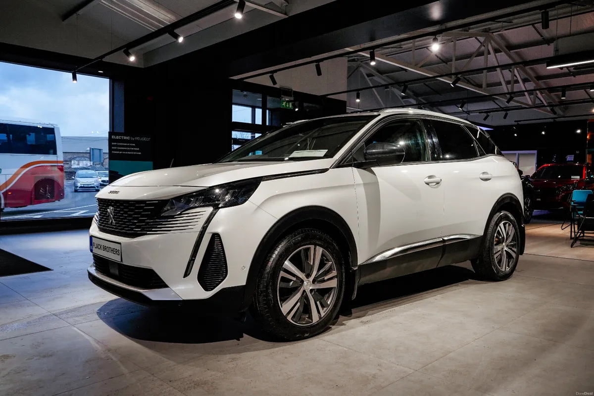 2022 Peugeot 3008 Allure 1.5 BlueHDi 130bhp Manual - Image 3