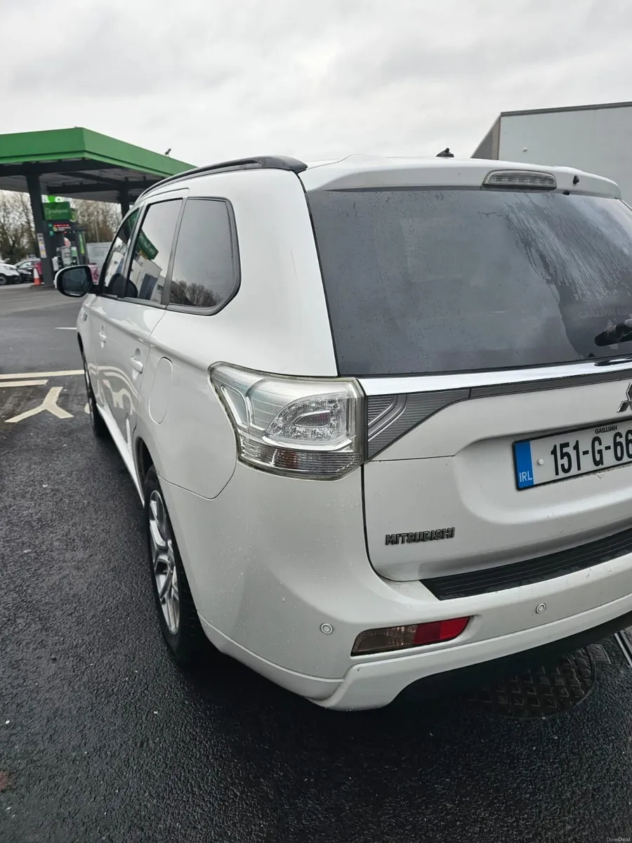 2015 Mitsubishi Outlander - Image 6