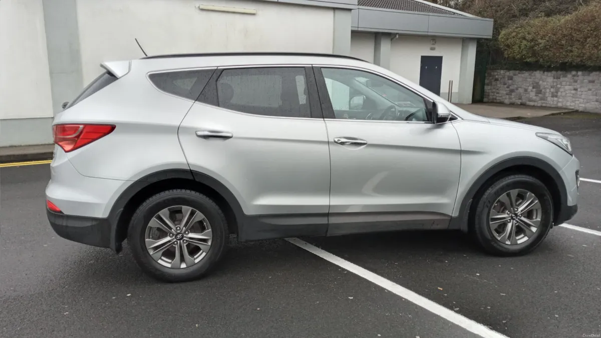 HYUNDAI SANTA FE/2015/2.2 DIESEL/7 SEATER/MANUAL - Image 4