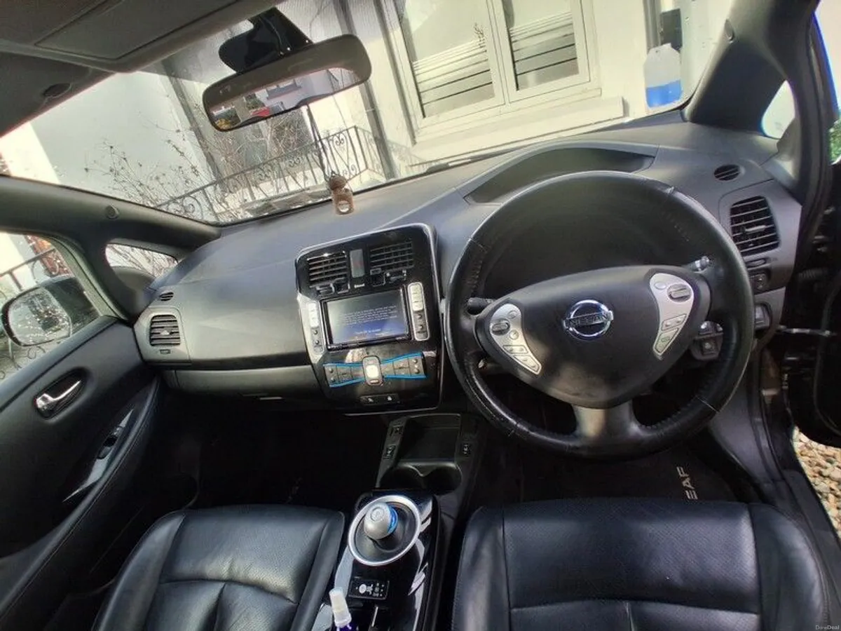 2017 Nissan Leaf - Image 2