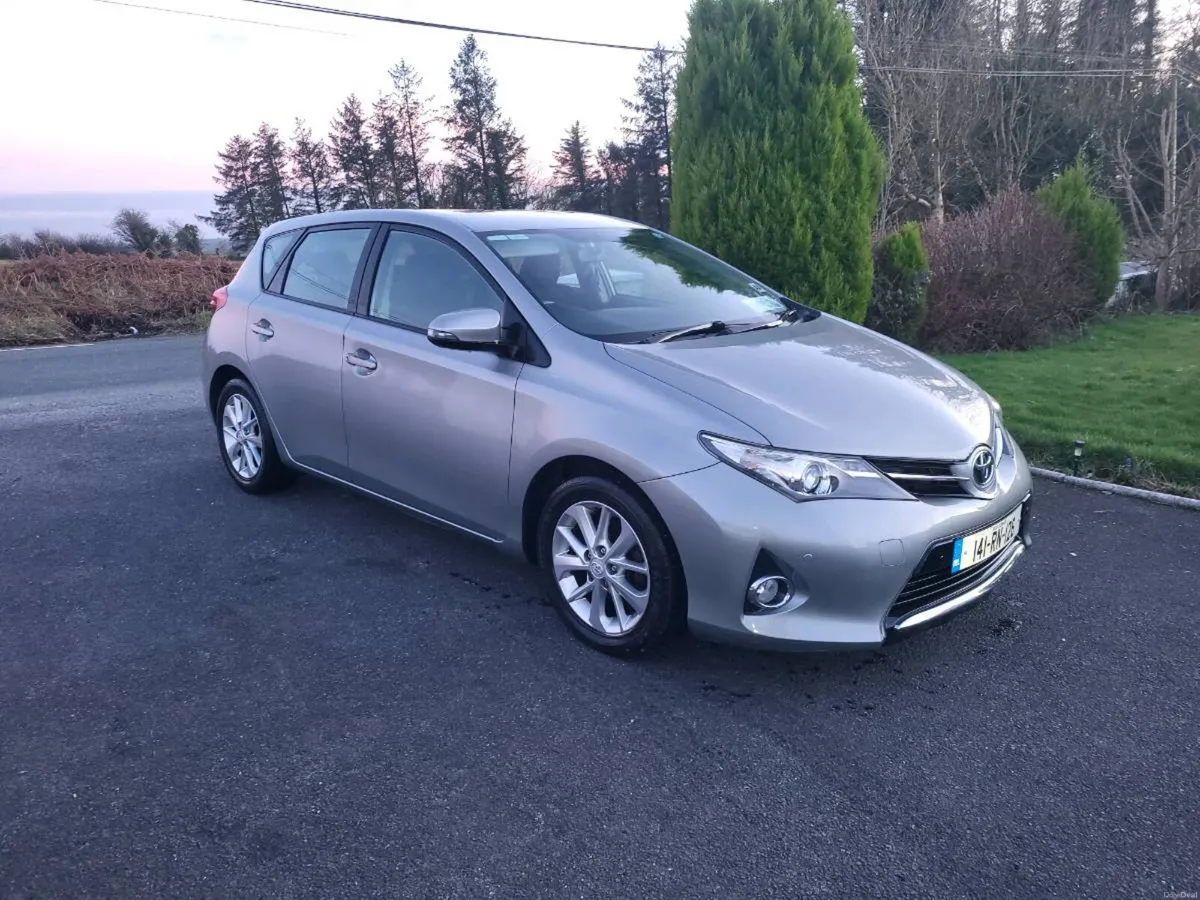 Toyota Auris diesel ** only 93km** - Image 2