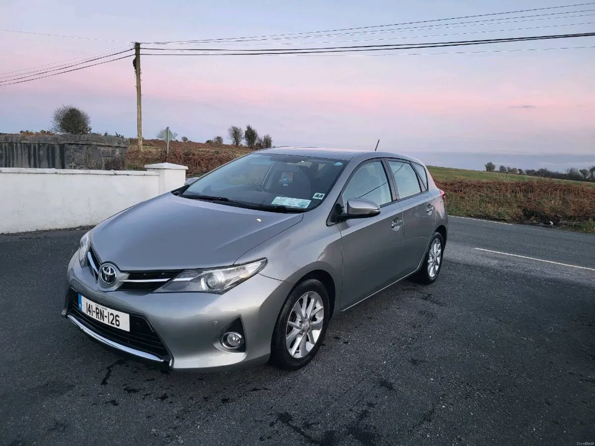 Toyota Auris diesel ** only 93km** - Image 3