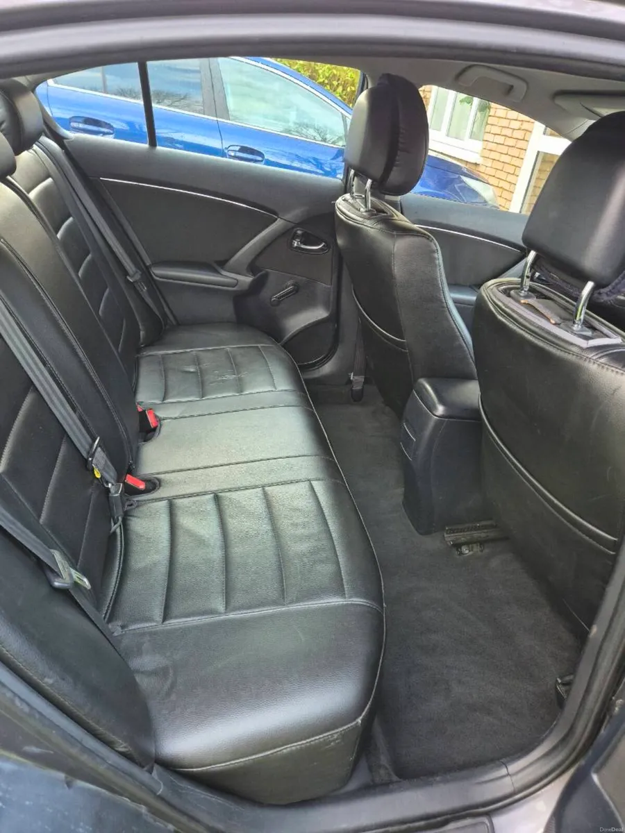 Tayota avensis - Image 3