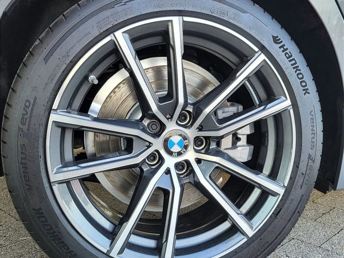 BMW 3-Series 330e Sport - Image 4
