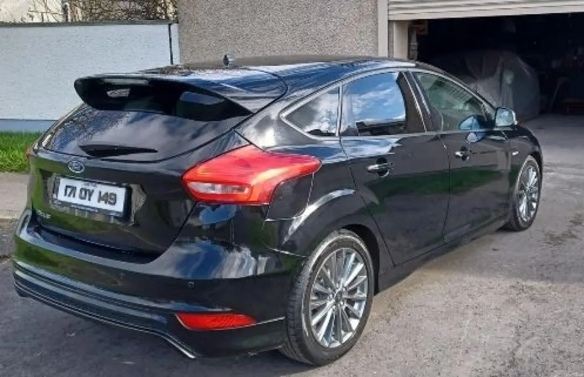 Ford Focus 2017 ST-LINE - Image 3