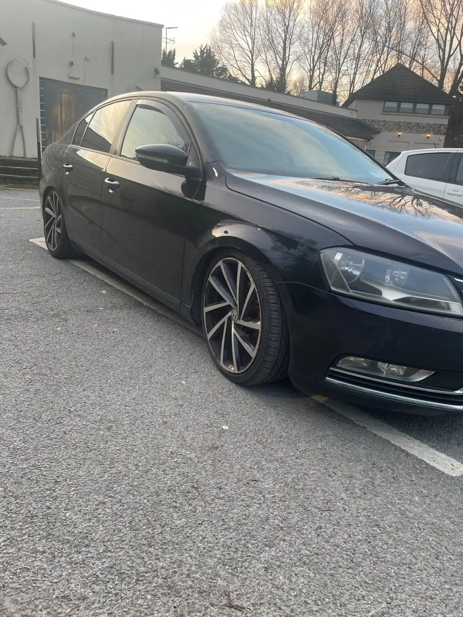 Volkswagen Passat 2011 - Image 1