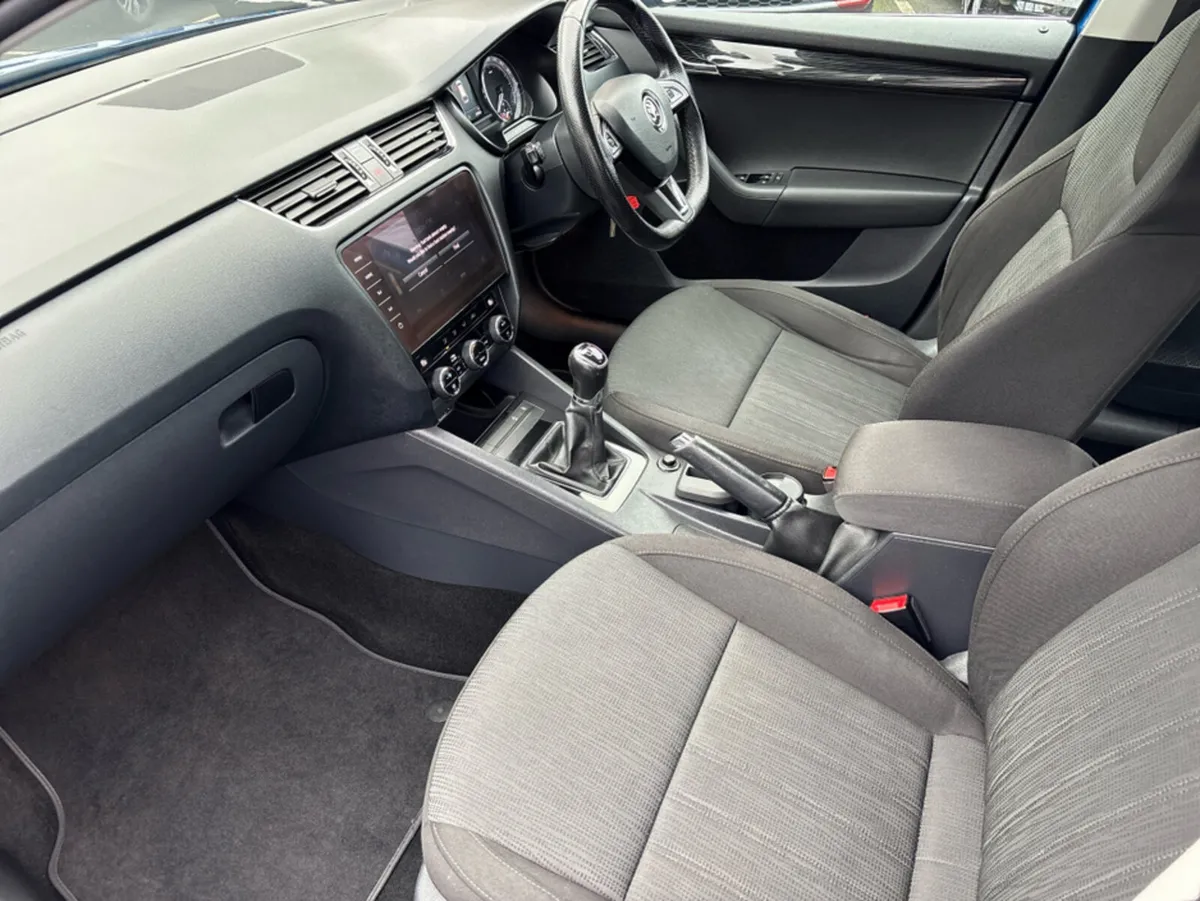 Skoda Octavia COMBI STYLE 1.5 TSI 150HP 1.0 4DR - Image 3