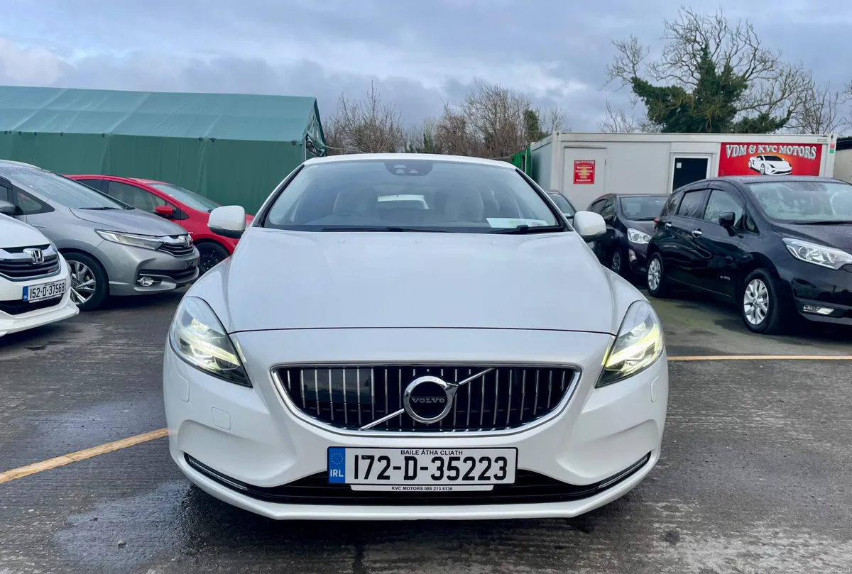 VOLVO V40 2017 2.0 DIESEL - Image 3
