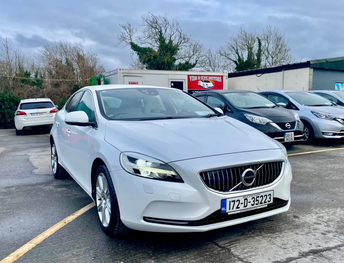 VOLVO V40 2017 2.0 DIESEL - Image 1