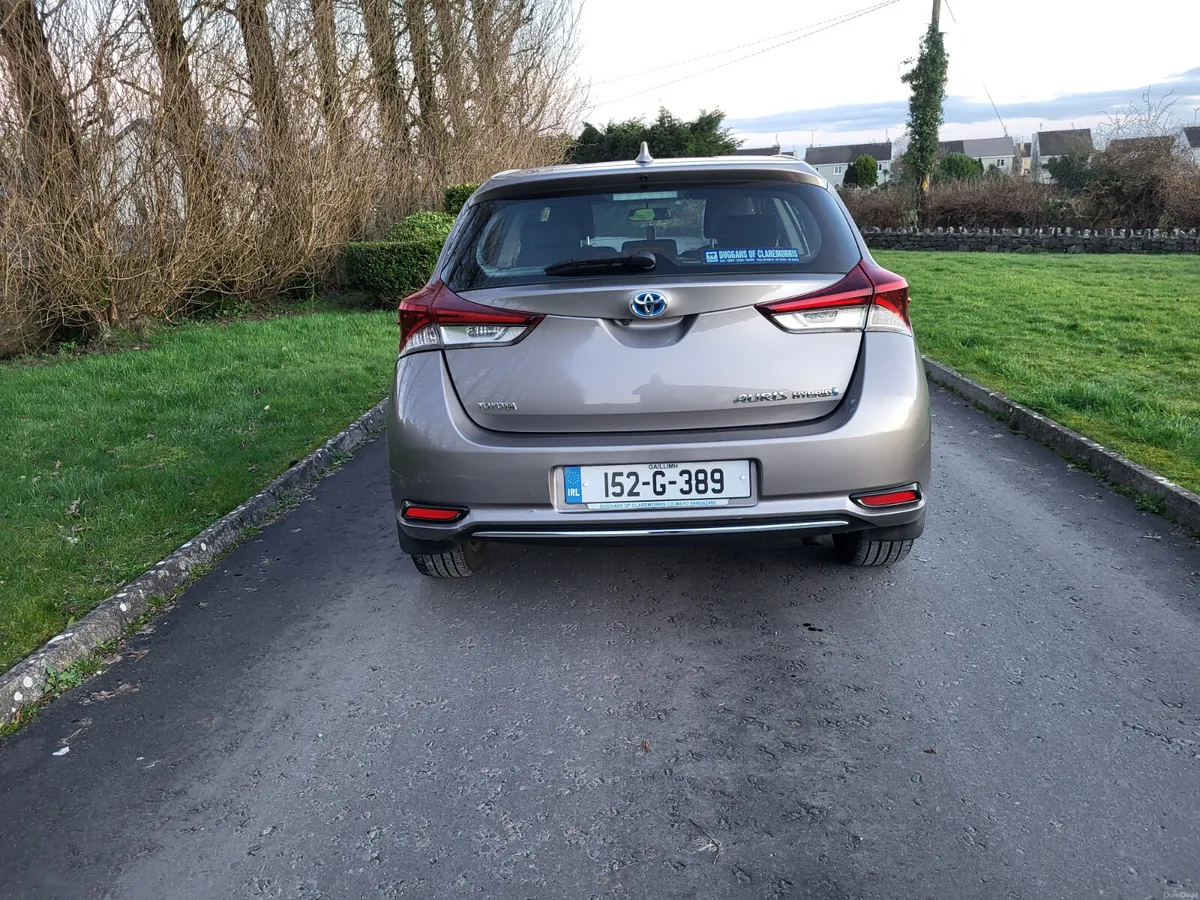 Toyota Auris Hybrid  Automatic - Image 3