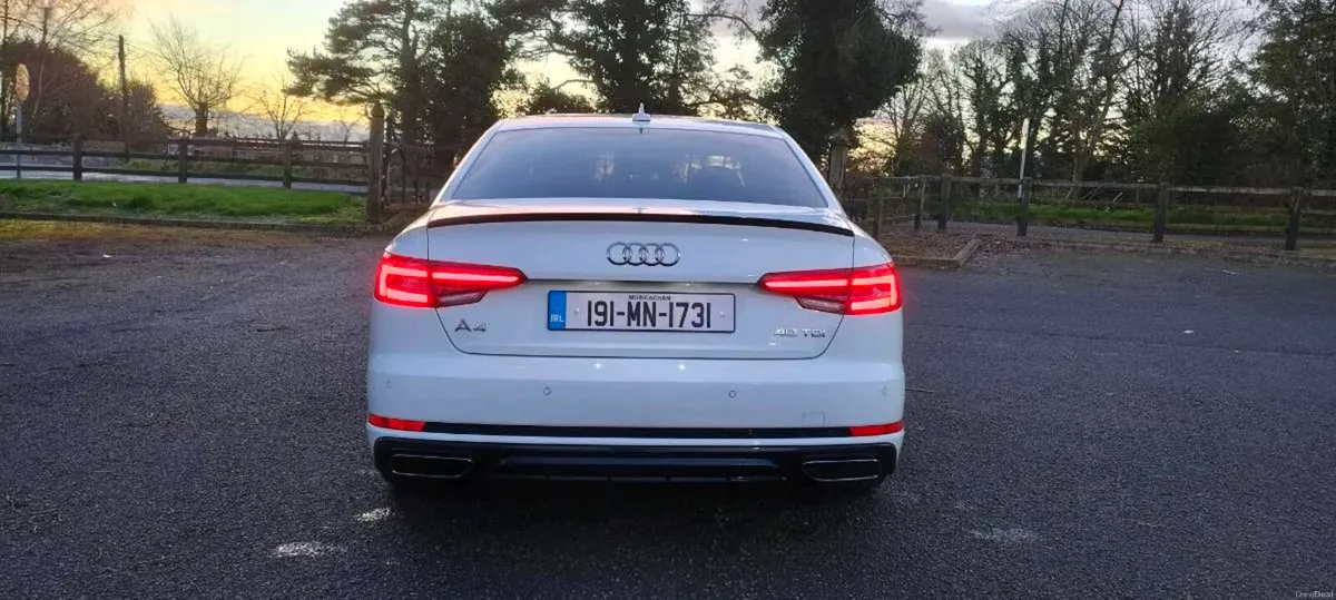 19 Audi A4 auto black edition damaged repaired - Image 3