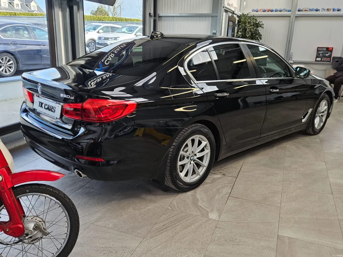 18 BMW 520 D SE EDITION - Image 3