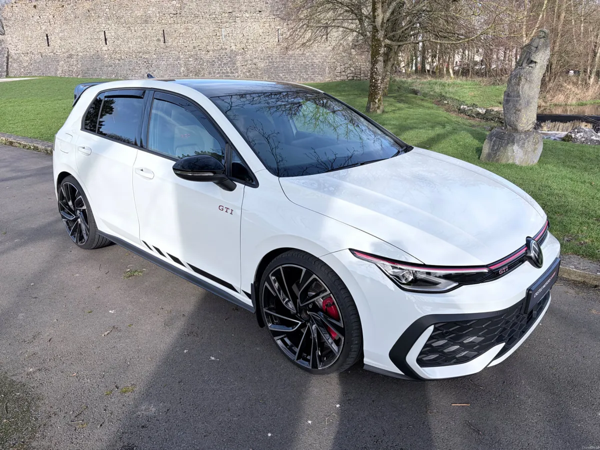 Volkswagen Golf GTi 2025 - Image 1