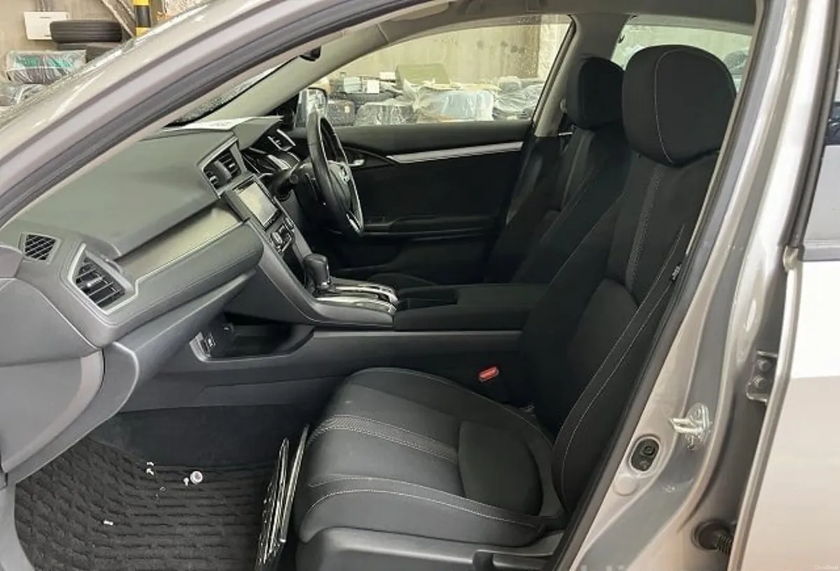 2018 Honda Civic 1.5 VTEC Turbo - Image 3