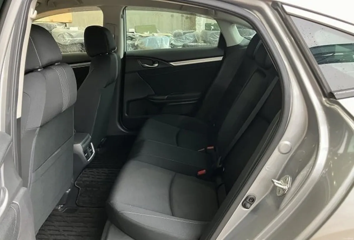 2018 Honda Civic 1.5 VTEC Turbo - Automatic - Image 4