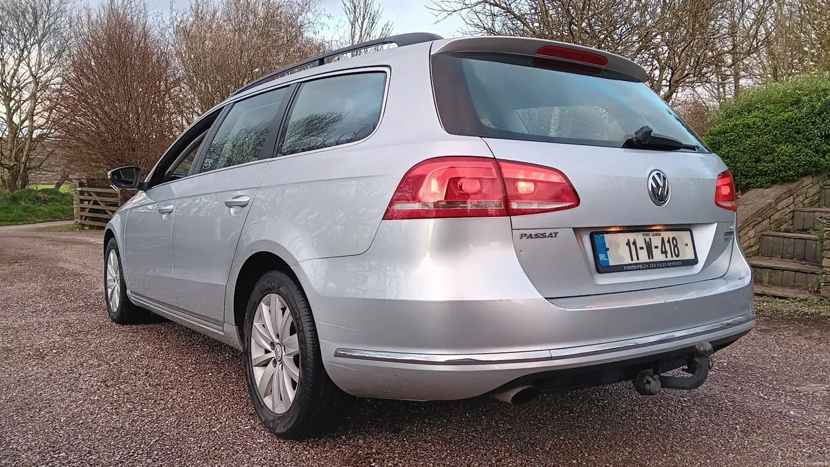 Volkswagen Passat 2011 - Image 3