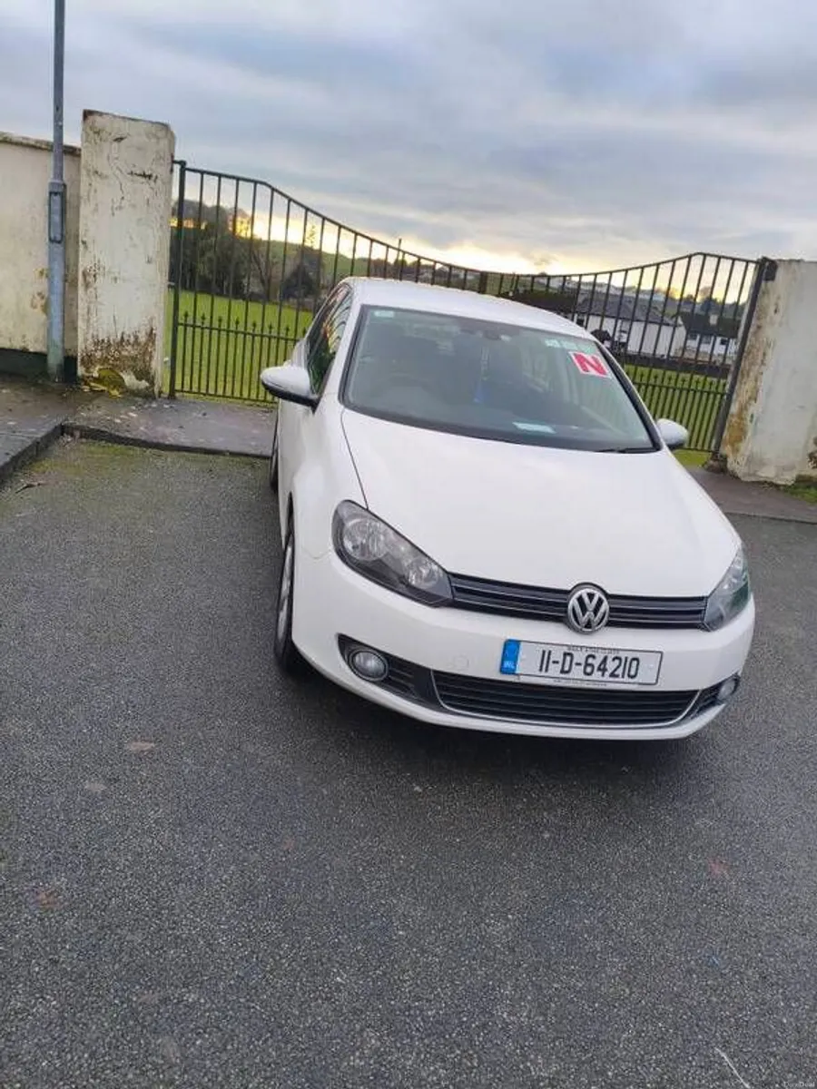 2011 Volkswagen Golf - Image 2