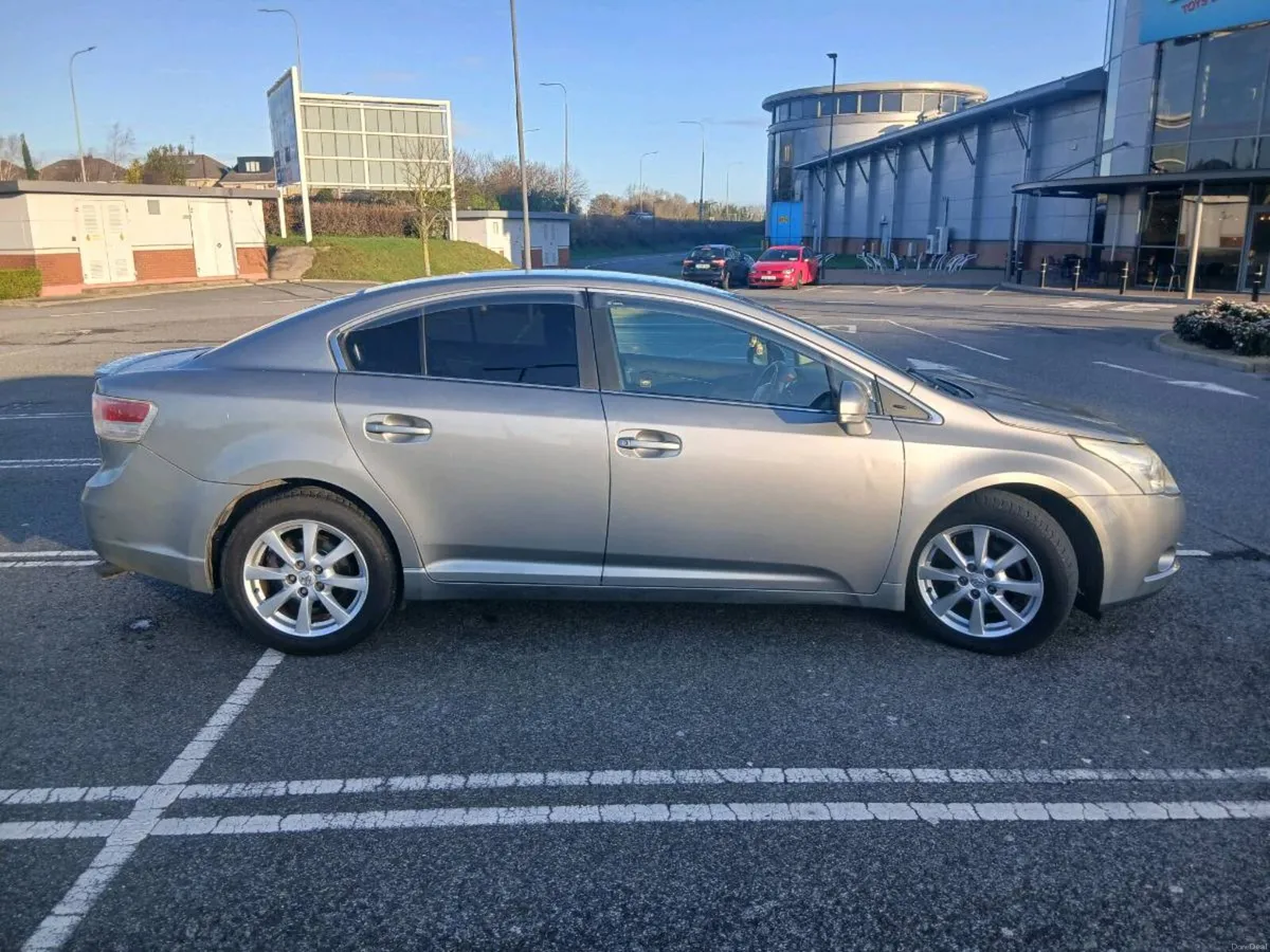 Toyota avensis saloon - Image 1