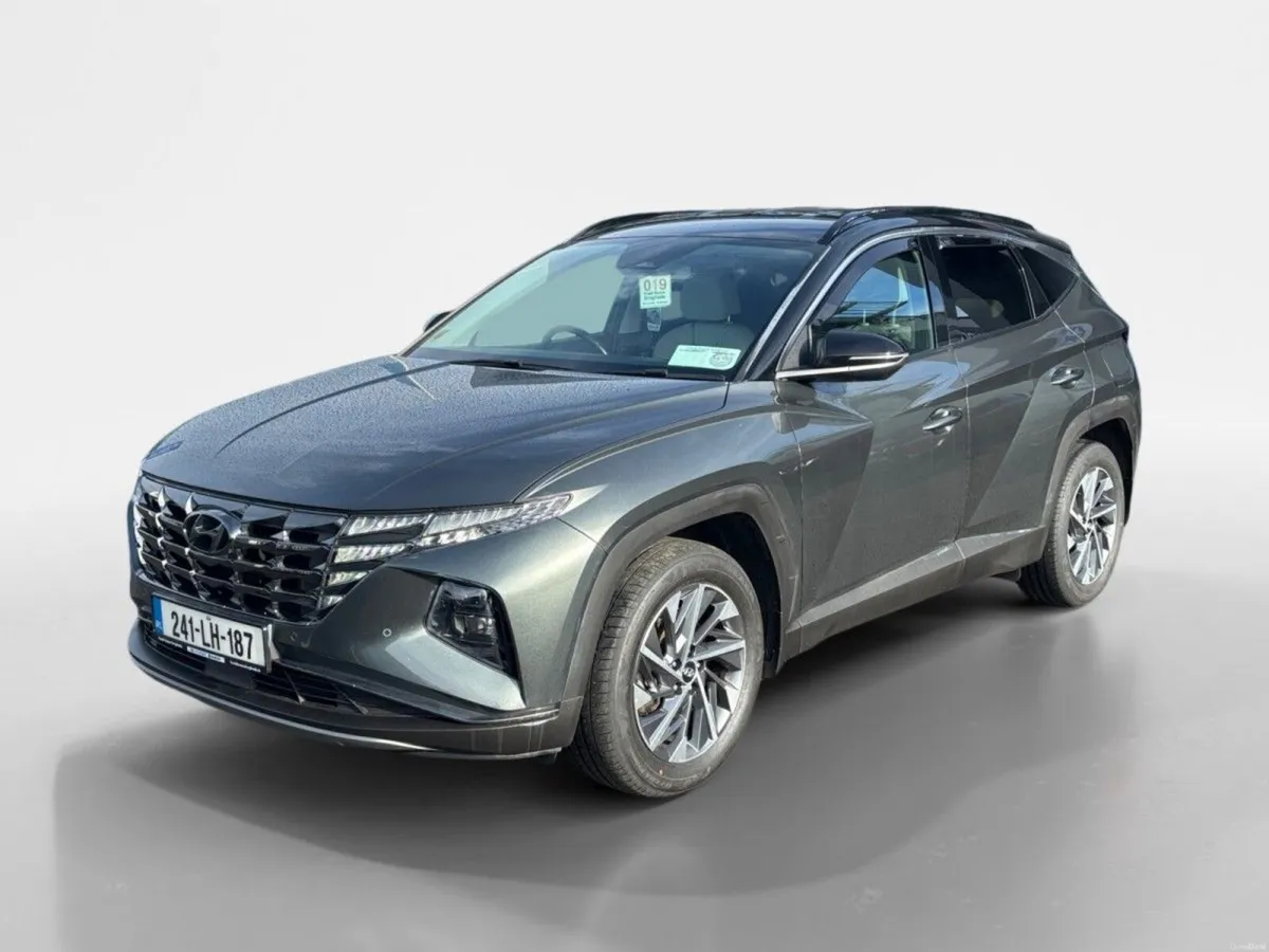 Hyundai Tucson 2WD Executive Plus w 2 Tone Roof - Image 4