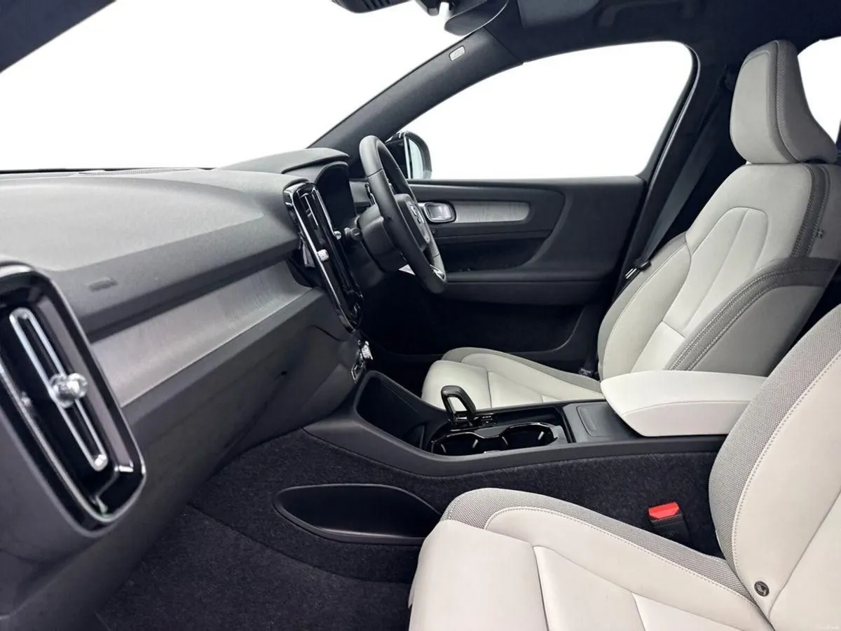 Volvo EX40 ULTRA LONG RANGE *IN STOCK* €115 PER WE - Image 3