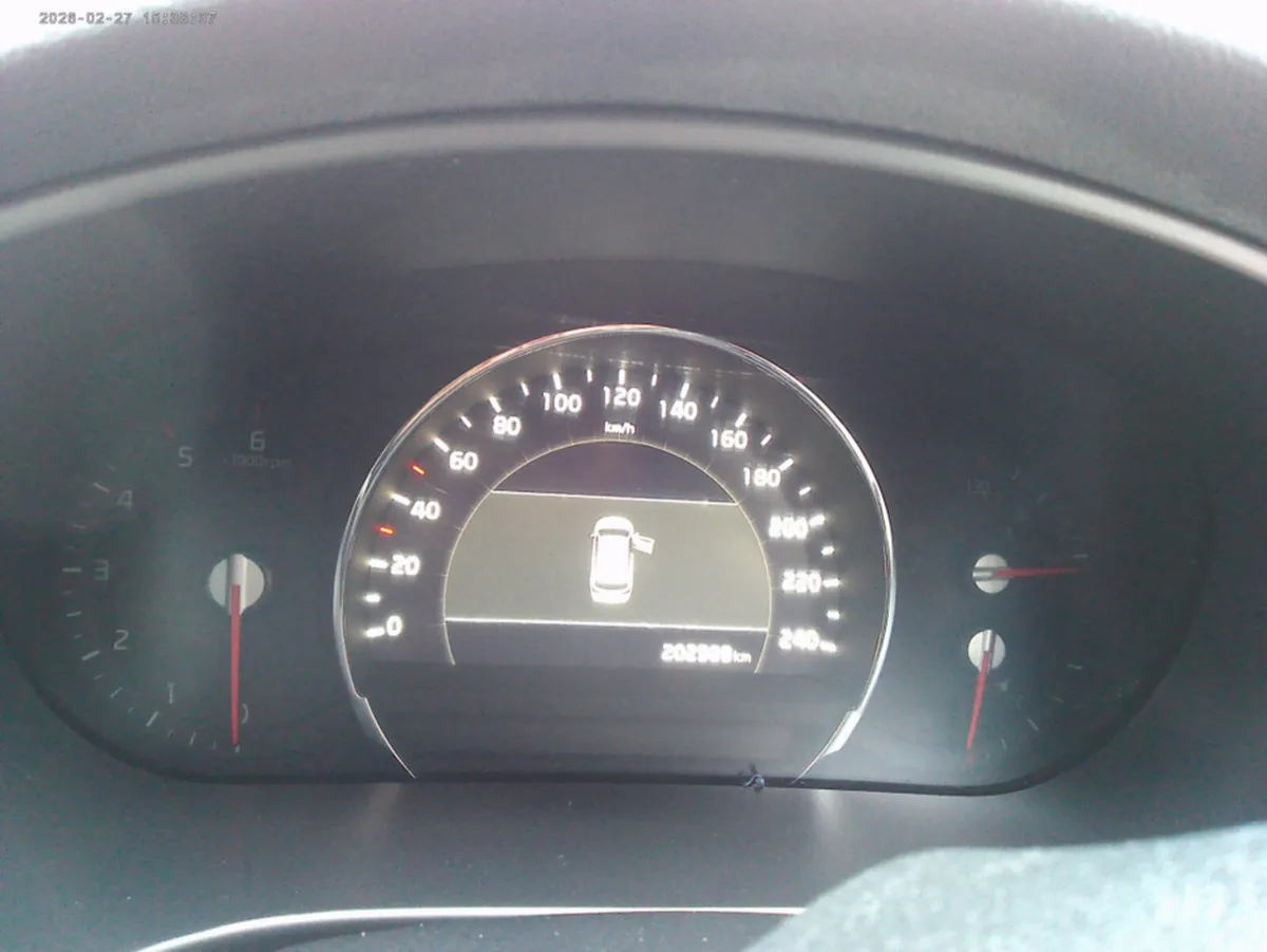 Kia Carens 1.6 CRDI 1 5DR - Image 2