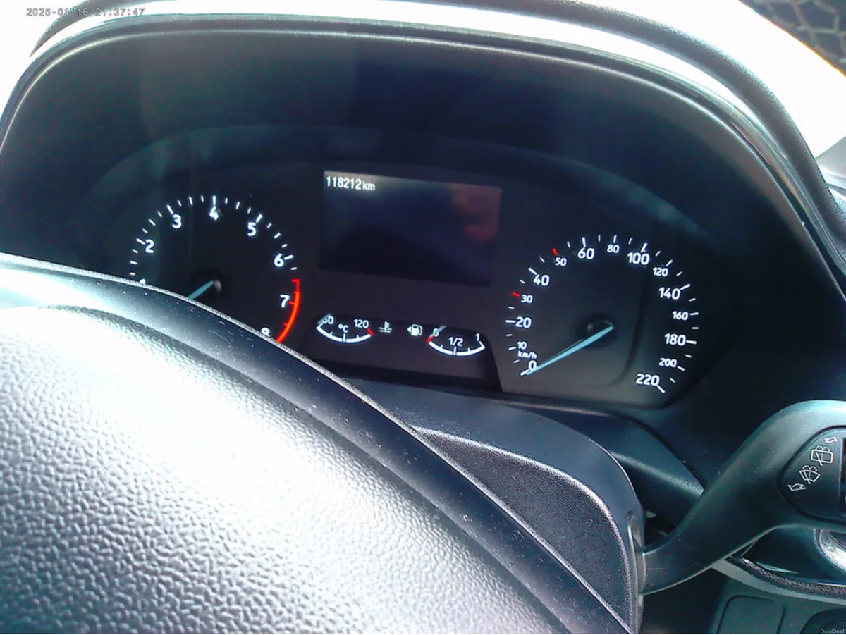 Ford Puma TITANIUM 5DR 1.0T 125 MHEV M6 FWD - Image 4