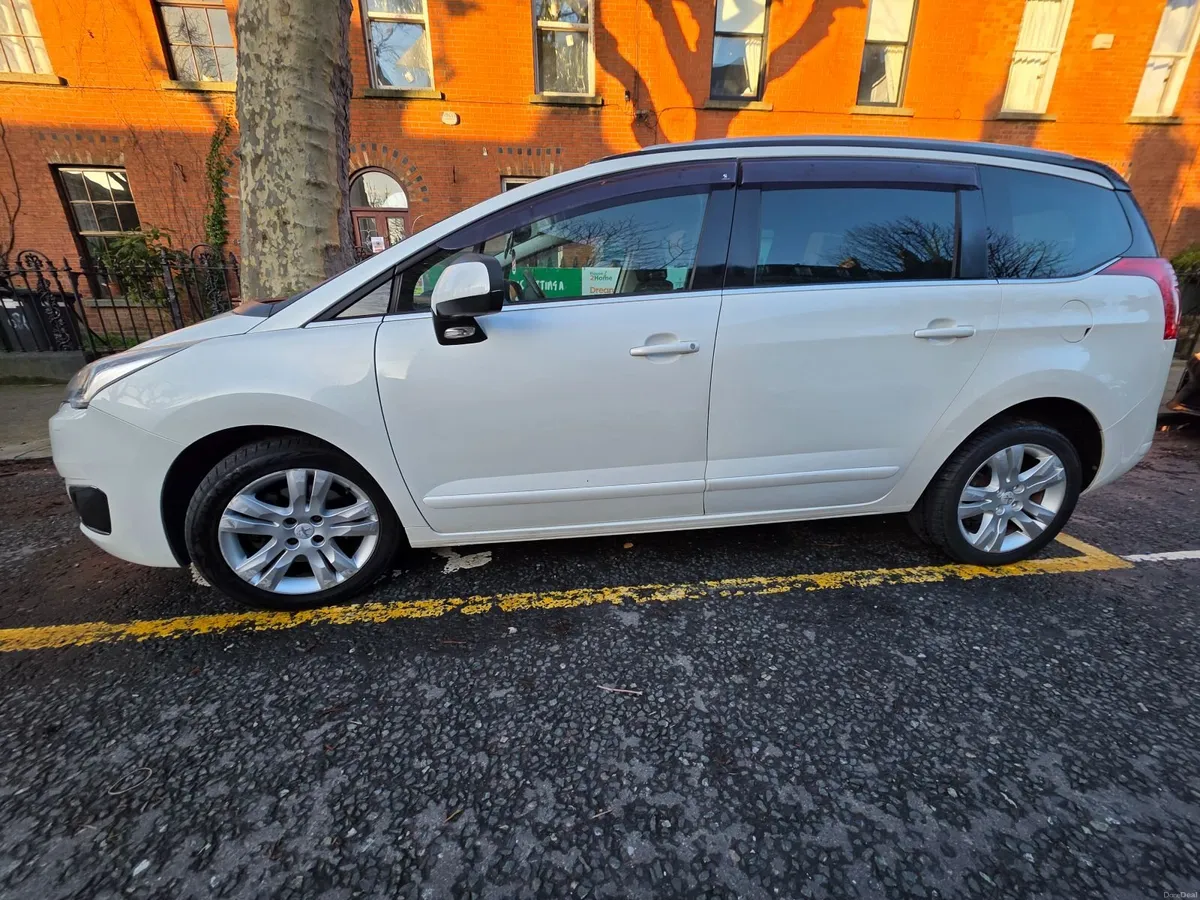 Peugeot 5008 2014 - Image 1