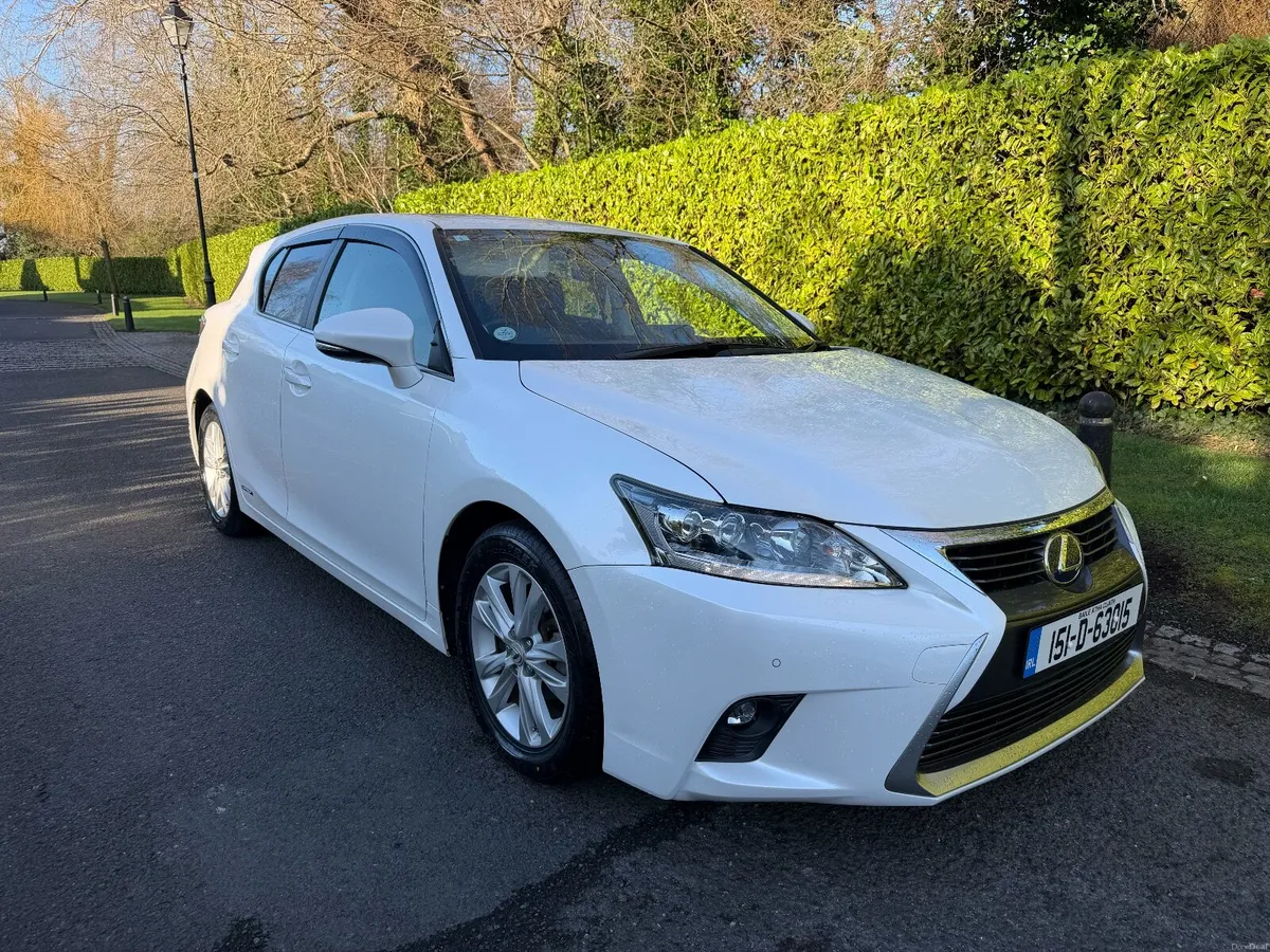 Lexus CT200h Version L – Pearl White – Immaculate - Image 1