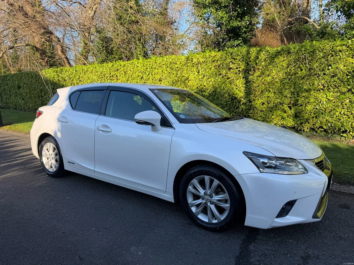 Lexus CT200h Version L – Pearl White – Immaculate - Image 2