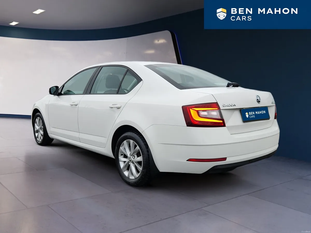 Skoda Octavia Ambition 1.6 TDI 1 Owner Car - Image 2