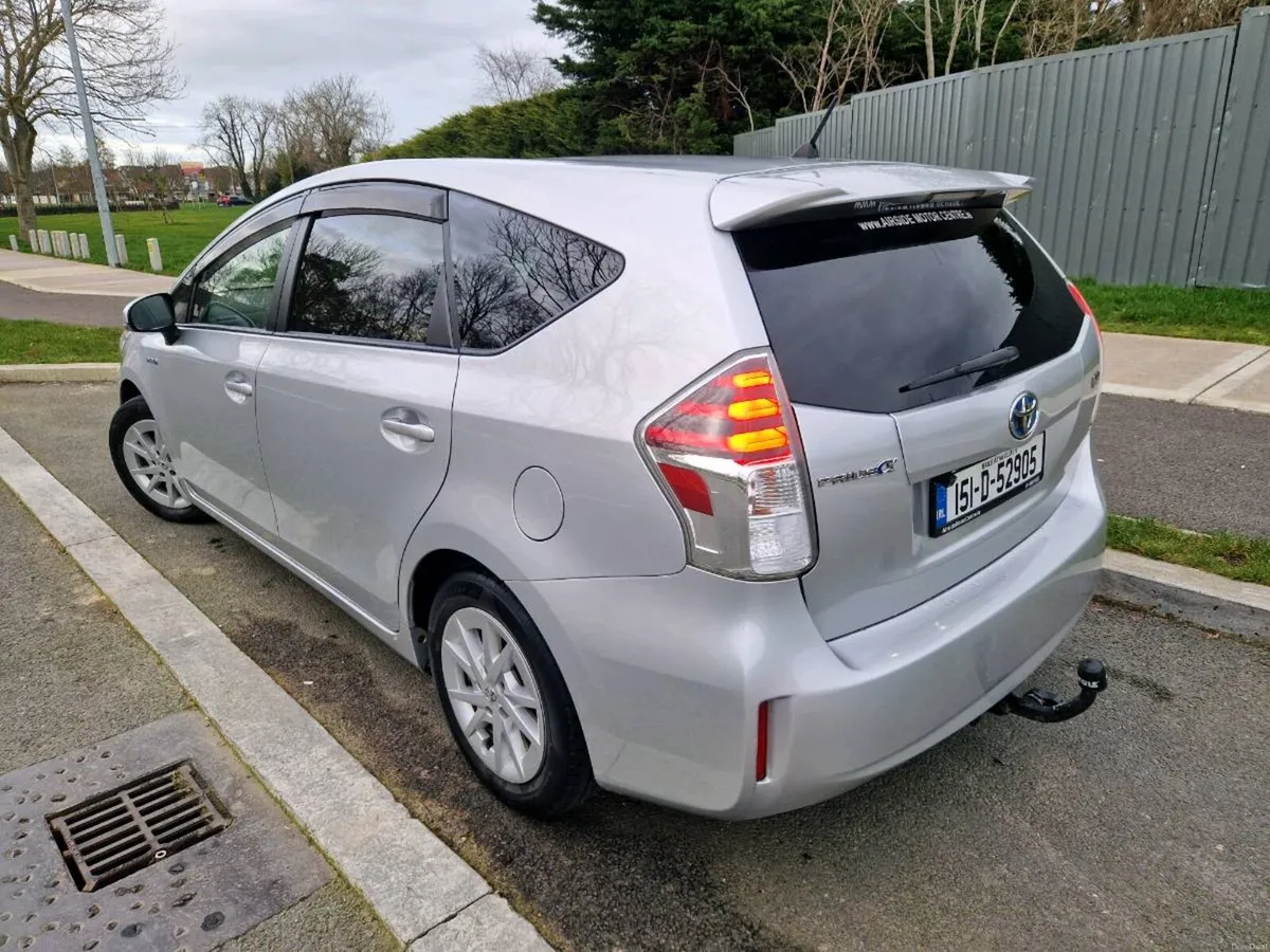 Toyota Prius 7 seater - Image 4