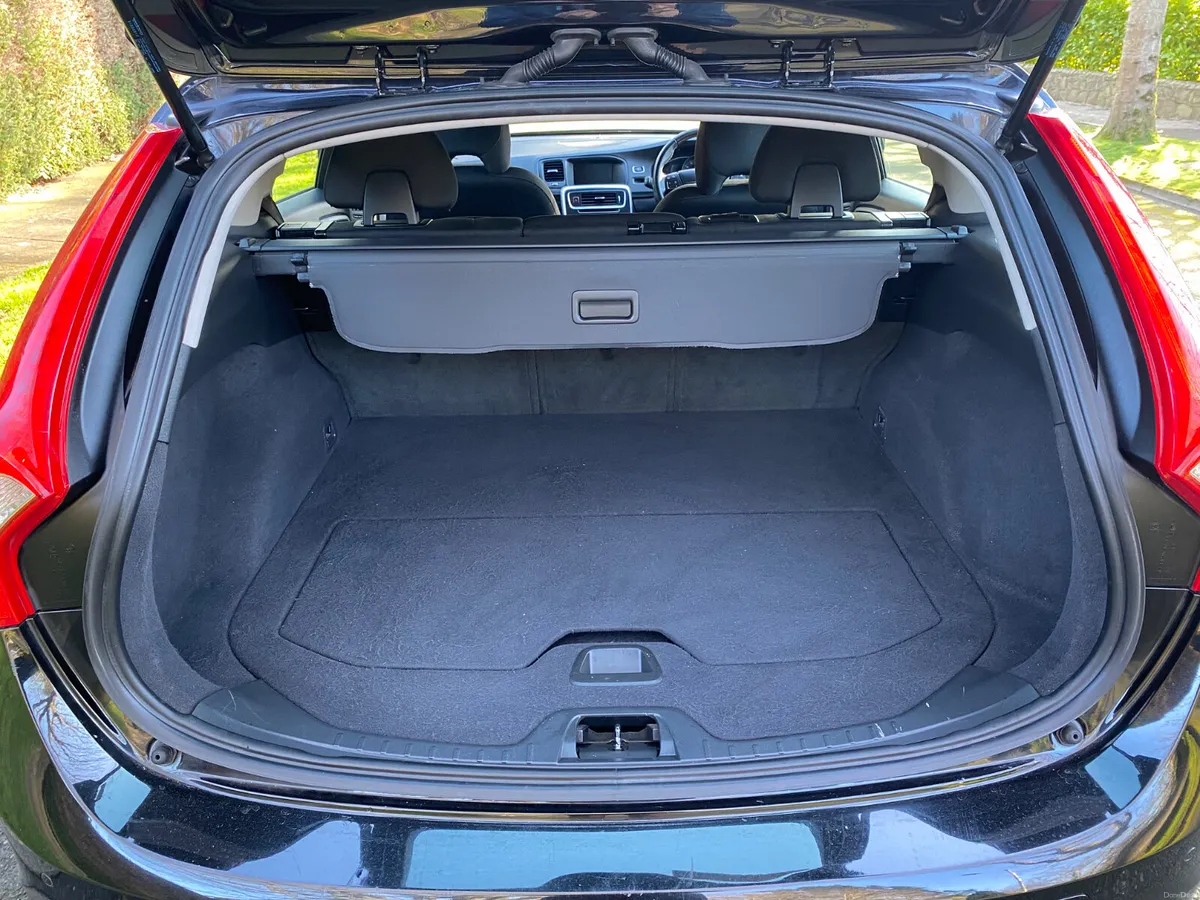 Volvo V60 D4 SE  - New NCT - Image 3